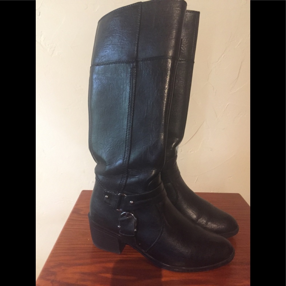 Boots - Picture 2 of 5